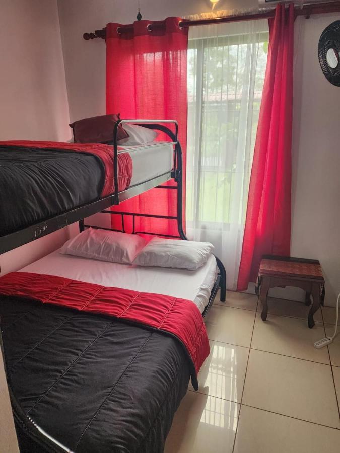 Elegant Villa In La Fortuna With Spacious Backyard Plus Very Private Pool & Parking Extérieur photo