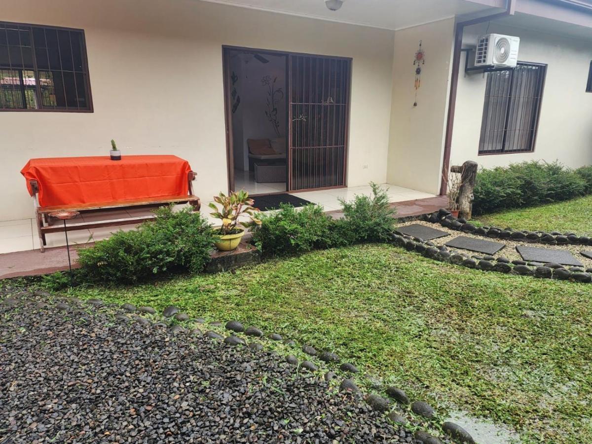 Elegant Villa In La Fortuna With Spacious Backyard Plus Very Private Pool & Parking Extérieur photo